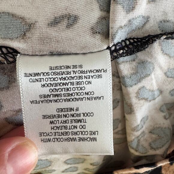 FLT Studio Leopard Print Blouse Women’s Size Small Satin Feel Short Sleeve Top - Picture 7 of 7